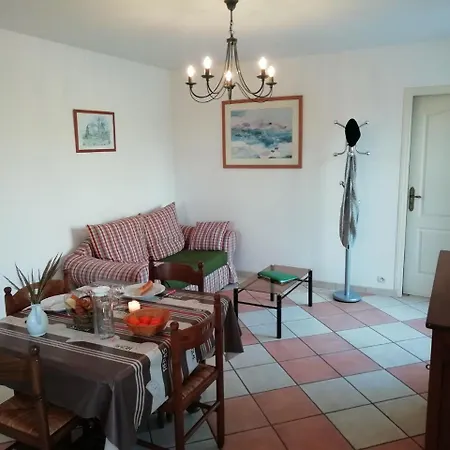 With Swimming Pool Holiday home